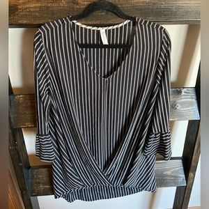 BoutiqueTunic shirt; Honey Me Brand. LIKE BRAND NEW